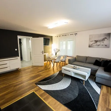 Lupus - Z Prywatna Sauna Apartman *