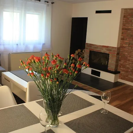 Lupus - Z Prywatna Sauna Apartman *